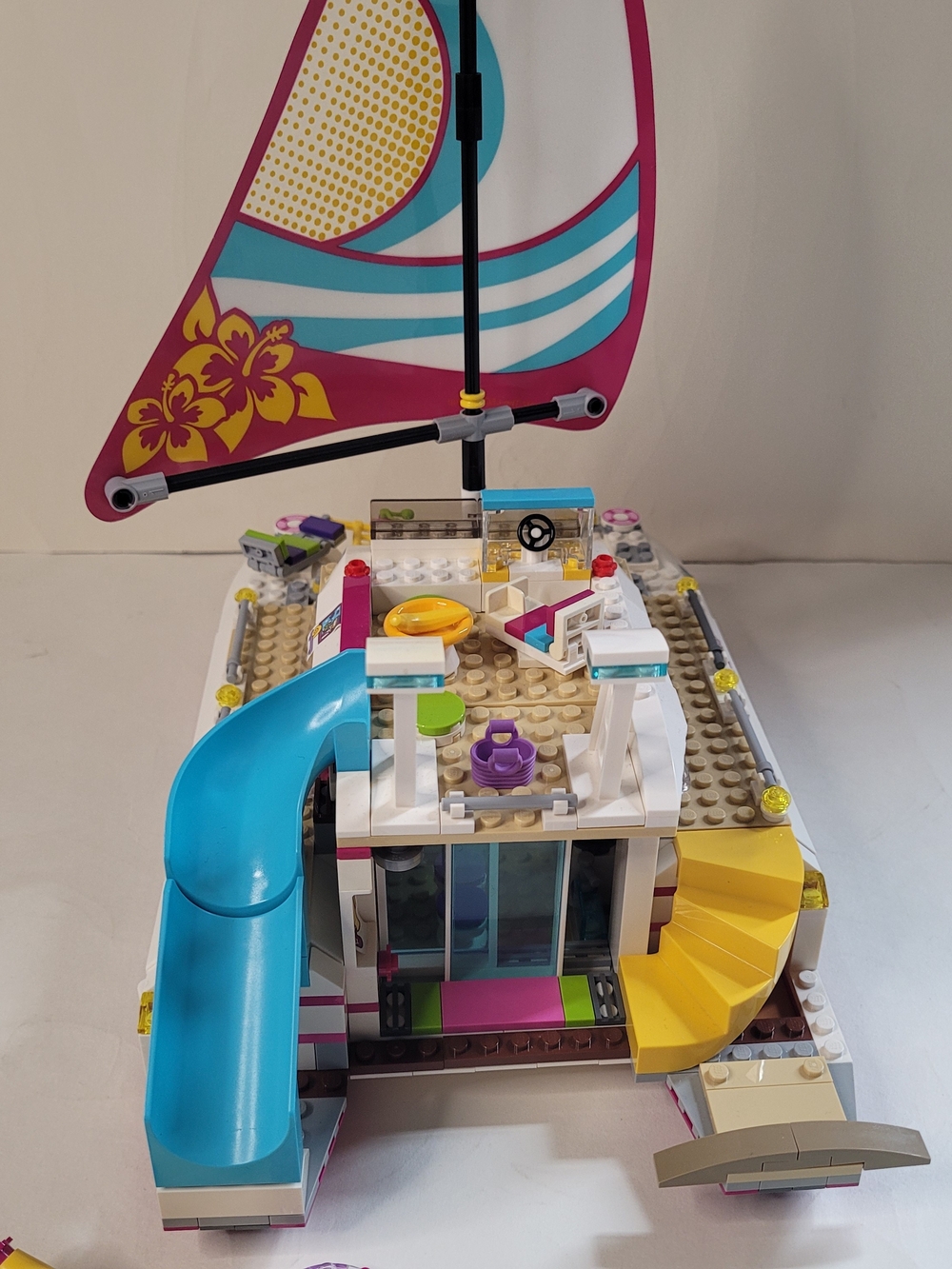 LEGO Friends Sunshine Catamaran set, model number 41317 - Picture 7 of 14